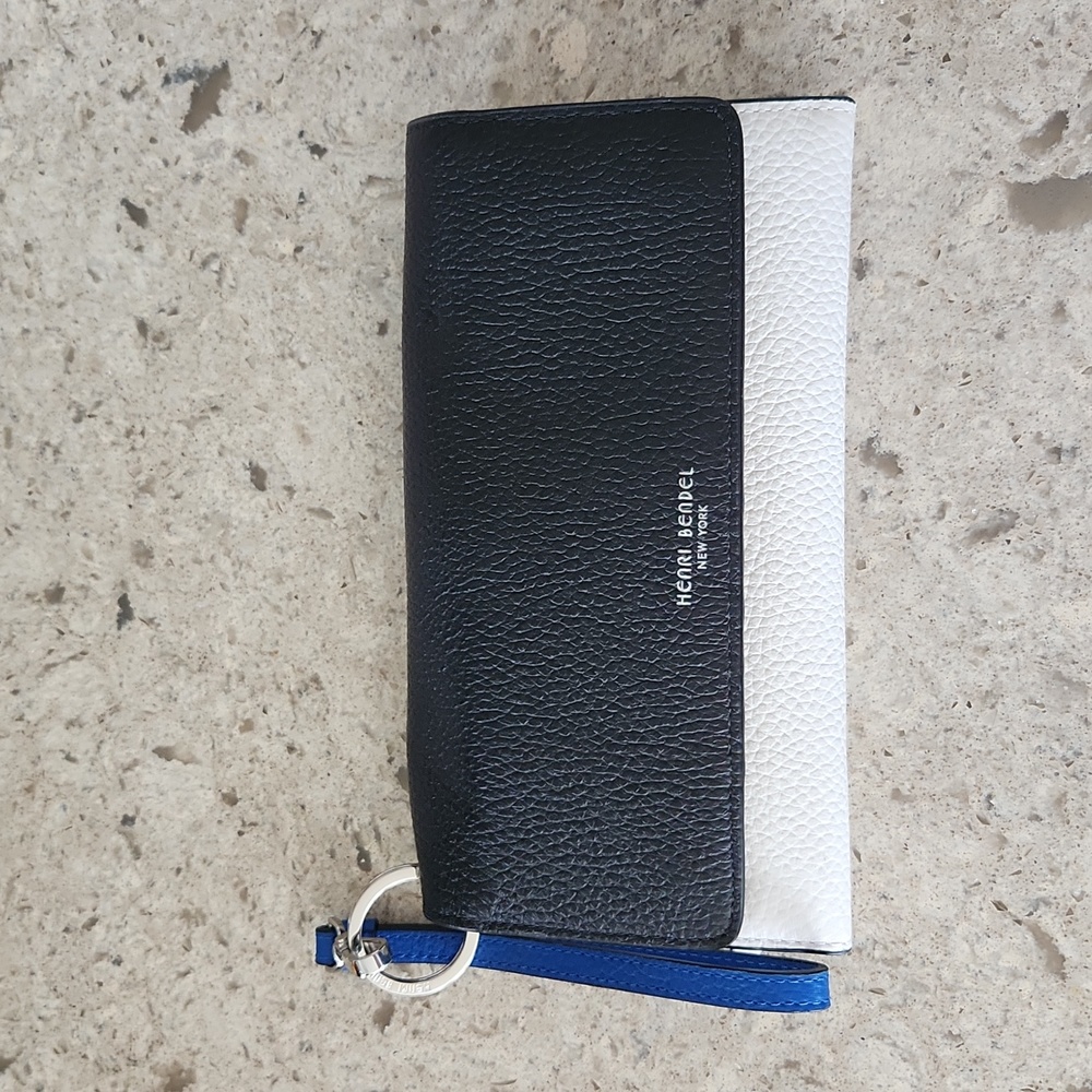 Henri Bendel wristlet